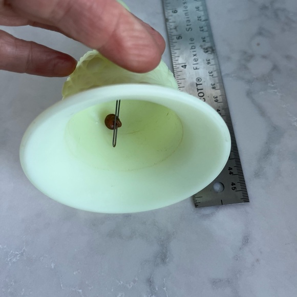 Fenton Vintage bell in custard. Perfect condition. - Picture 5 of 5